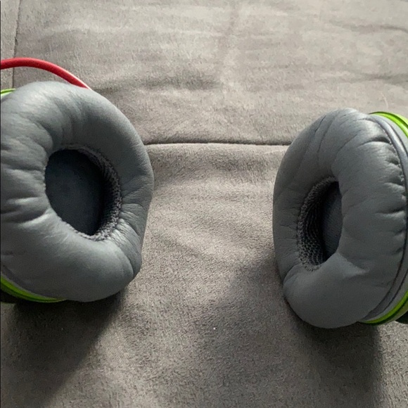 Beats by dre Solo headphones - Picture 3 of 3